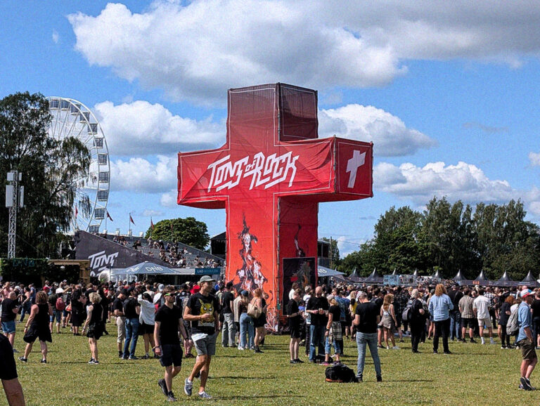 tonsofrock01